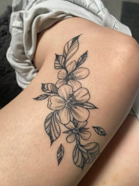 Around Knee Flower Tattoo, Flowers On Knee Tattoo, Flowers Above Knee Tattoo, Above The Knee Tattoo Flower, Leafy Floral Tattoo, Flower On Leg Tattoo, Dainty Above Knee Tattoo, Aesthetic Knee Tattoo, Plus Size Knee Tattoo