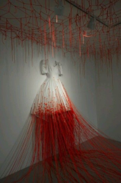 Cousins Sleepover, Chiharu Shiota, Sleepover Activities, Foto Tips, Red String, Arte Inspo, Art Installation, Art Dress, Sculpture Installation