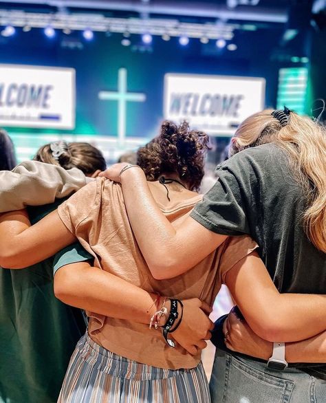 fortnite? #prayer #prayercircle #praying #youthgroup Friends Worship Together, Friends That Pray Together, Prayer With Friends, God Centered Friendships, Christian Friendships Aesthetic, Christian Best Friends Aesthetic, Serving In Church, Praying Over Someone, Church Community Aesthetic