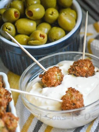 Fried Appetizers, Fried Olives, Party Crowd, Fingerfood Party, Olive Recipes, Garlic Aioli, Finger Food Appetizers, Snacks Für Party, Idee Pasto Sano