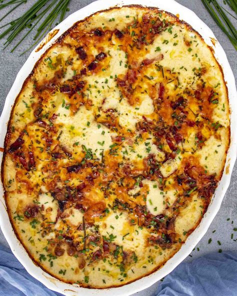 Learn how to make these delicious Loaded Scalloped Potatoes with lots of bacon and cheddar cheese. Comfort food at its finest, easy to make and you'll end up with cheesy, creamy, tender potatoes every single time! #scallopedpotatoes Scalloped Potatoes Bacon, Loaded Scalloped Potatoes Recipes, Loaded Scalloped Potatoes, Jo Cooks, Scalloped Potatoes Cheesy, Thanksgiving 2024, Scalloped Potatoes, Poutine, Potato Recipes