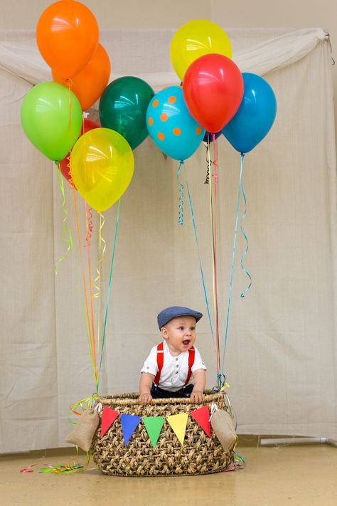 First Birthday Backdrops, Hot Air Balloon Photo Prop, Backdrop Ideas Photography, Balloon Photo Backdrop, Balloon Photo, Baby Birthday Photoshoot, Hot Air Balloon Party, Birthday Party Decorations Diy, Newborn Baby Photoshoot