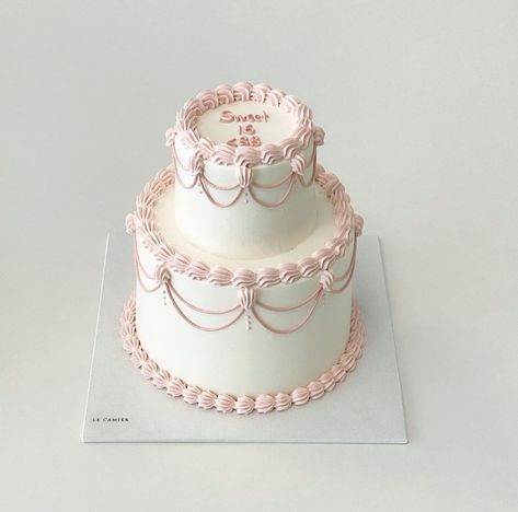 Mini Tiered Cakes Birthday, Vintage Cake Two Tier, Two Tiered Vintage Cake, Simple Vintage Cake Designs, Vintage Two Tier Cake, Simple Two Tier Cake, Two Tier Vintage Cake, Victorian Cake Design, Simple Princess Cake