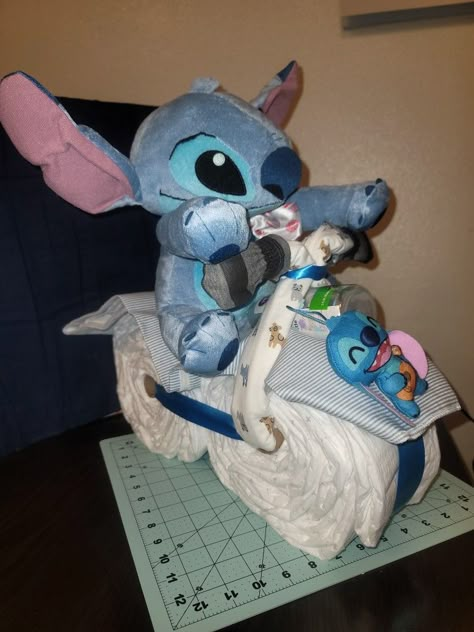 Stich Baby Showers, Gender Reveal Lilo And Stitch, Stitch Diaper Cake, Baby Stitch Baby Shower Ideas, Stitch Baby Shower Theme Girl, Stitch Themed Baby Shower Ideas, Stitch Nursery Ideas, Lilo And Stitch Baby Shower Theme, Baby Shower Stitch