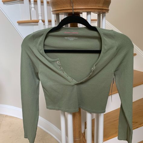 Sage Green Long Sleeve Rib 5 Snap Henley - Suzette Collection Nwt - Size M/L Sage Green Outfits, Green Clothing, Green Long Sleeve Top, Summer Outfits For Teens, Love Sick, Button Up Long Sleeve, Birthday List, Green Long Sleeve, Green Outfit