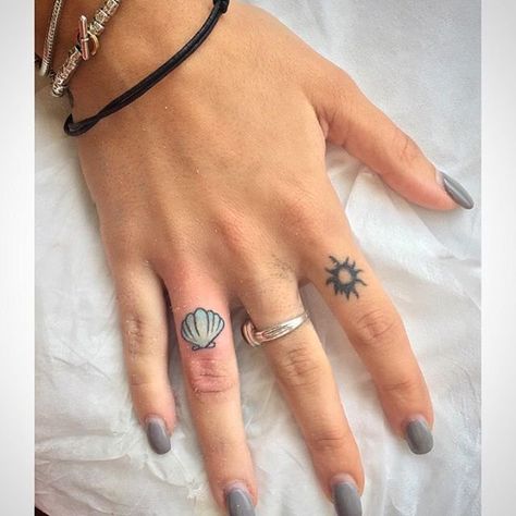 Beachy Finger Tattoos, Tattoos Beachy, Small Dainty Tattoos, Beachy Tattoos, Trident Tattoo, Seashell Tattoos, Memories Last Forever, Shell Tattoos, Unalome Tattoo