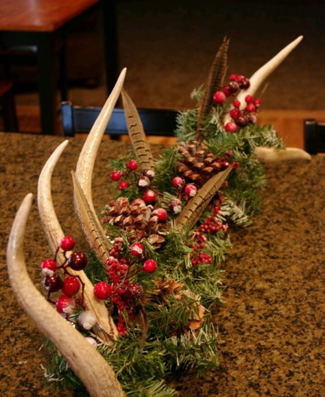 Antler Christmas Decor, Xmas Centerpieces, Deer Antler Decor, Antlers Decor, Antler Christmas, Antler Crafts, Elk Antler, Christmas Table Centerpieces, Deer Decor