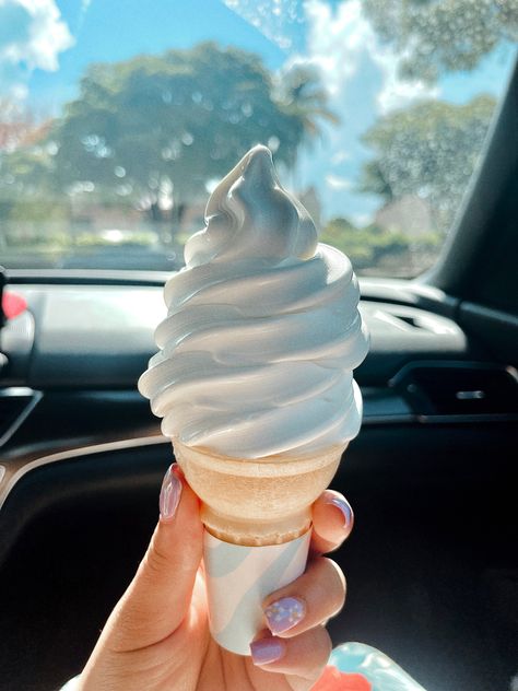 vanilla ice cream • vanilla ice cream aesthetic • vanilla ice cream toppings • vanilla ice cream machine Dessert Aesthetic Ice Cream, Eskrim Vanilla, Glace Aesthetic, I’ve Cream, Soft Serve Ice Cream Aesthetic, Ice Cream Cone Aesthetic, Vanilla Ice Cream Aesthetic, Summer Ice Cream Aesthetic, Aesthetic Ice Cream