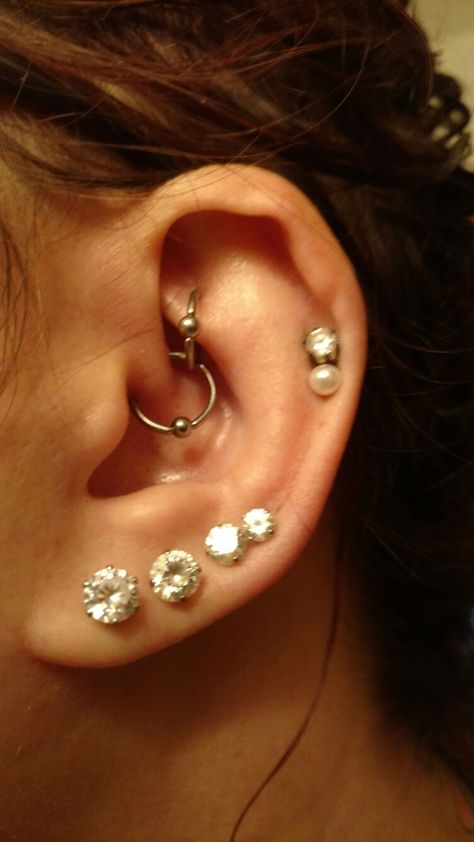 Cool daith/rook combo Cool Ear Piercings, Piercing Ideas, Daith Piercing, Helix Piercing, Ear Piercing, Body Mods, Ear Piercings, Tatting, Piercings