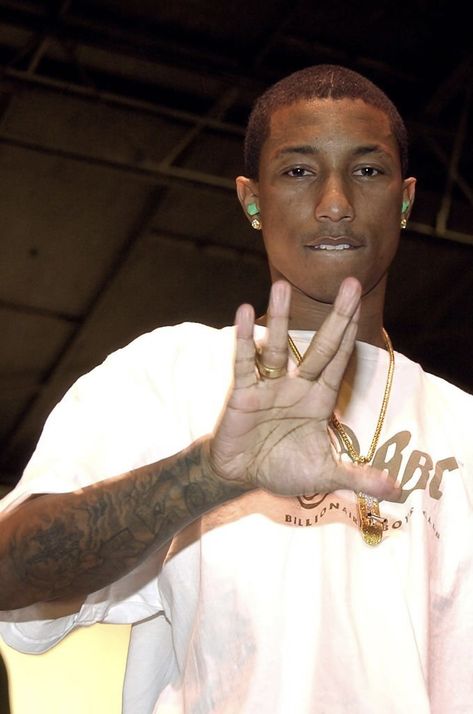 Pharell Williams Jewelry, Young Pharrell Williams, Pharrell Poster, Pharrell Williams 2000s, Neptunes Pharrell, Pharell William, Nerd Pharrell, 90s Black Men, Pete Rock