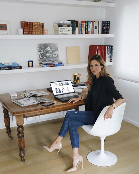 Alex Rivière on Instagram: “Last day at the office before NYE is easier if you can combine tasks while working 🥳  Loving the new ScreenPad Plus by @asus_es that works…” Alex Reviere, Black Blazer And Jeans, Alex Riviere, Spy Style, Blazer And Jeans, Modern Parisian, Parisian Outfit, Women Ceo, Monochrome Style