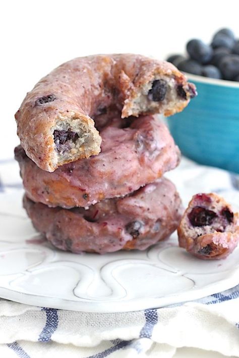 Sweet & crisp on the outside, a cross between a cake donut & an old-fashioned donut on the inside, and packed with blueberry bliss! Blueberry Cake Donut Recipe, Cake Donut Recipe, Blueberry Doughnuts, Blueberry Cake Donuts, Donut Hole Recipe, Cake Donuts Recipe, Blueberry Donuts, Homemade Donuts Recipe, Cake Donut