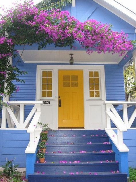 3 fail proof front door colors — Hausmatter Exterior Paint Colours, Beach House Colors, Best Front Doors, Exterior House Color, Pintura Exterior, House Makeover, Yellow Doors, Exterior Paint Colors For House, Casa Exterior