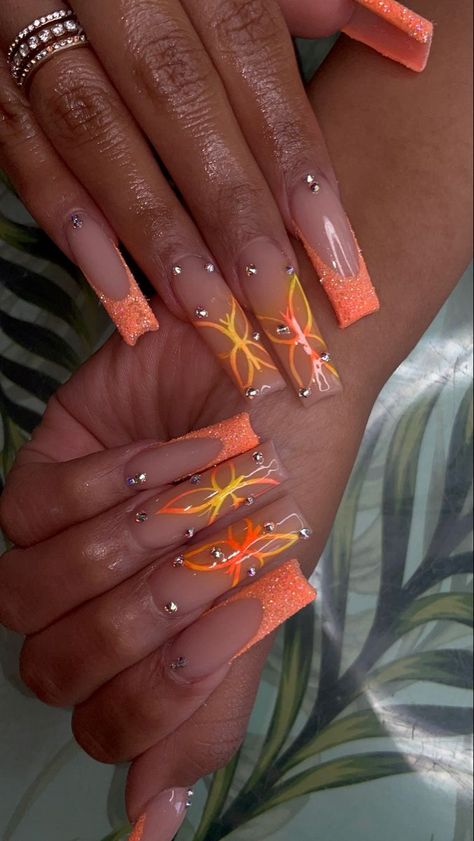 Orang Nails Ideas, Yellow Nail Inspiration, Orange Inspired Nails, Leo Acrylic Nails, Trendy Nail Designs Unique, Yellow Acrylic Nails Designs, Orange Design Nails, Orange Trendy Nails, Nails Acrylic Orange