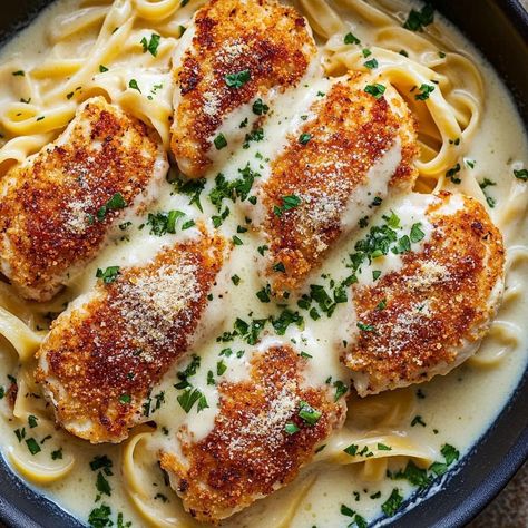 🍗 Parmesan Crusted Chicken Alfredo 🍝🧀 Servings: 4 🍽️ Prep Time: 10 minutes ⏱️ Cooking Time: 20 minutes 🔥 Total Time: 30 minutes ⏲️ 📝 Ingredients: 4 boneless, skinless chicken breasts 🍗 1/2 cup grated Parmesan cheese 🧀 1/2 cup panko breadcrumbs 🍞 1 teaspoon garlic powder 🧄 1 teaspoon onion powder 🧅 Salt and freshly ground black pepper, to taste 🧂 2 tablespoons olive oil 🫒 1 cup heavy cream 🥛 1/2 cup chicken broth 🍗 1 cup grated mozzarella cheese 🧀 8 oz fettuccine pasta 🍝 2 tablespoons fresh ... Fettuccine Pasta, Parmesan Crusted Chicken, Parmesan Crusted, Crusted Chicken, Chicken Alfredo, Boneless Skinless Chicken, Parmesan Cheese, Skinless Chicken Breast, Ground Black Pepper