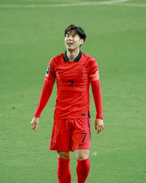 Heungmin Son, Son Photoshoot, Son Heung Min, Detective Conan Wallpapers, Bff Photoshoot Poses, Football Love, Bff Photoshoot, Soccer Player, Photoshoot Poses