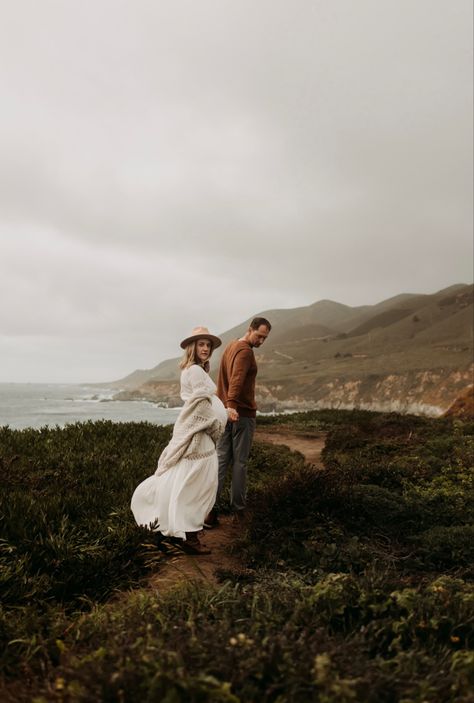 Cliff Maternity Pictures, Oregon Coast Maternity Photos, Maternity Photos Mountains, Maternity Pictures Mountains, Maternity Photography Ocean, Pregnate Photoshoot, Maternity Photography Mountains, Winter Beach Maternity Photos, Mountain Maternity Photos