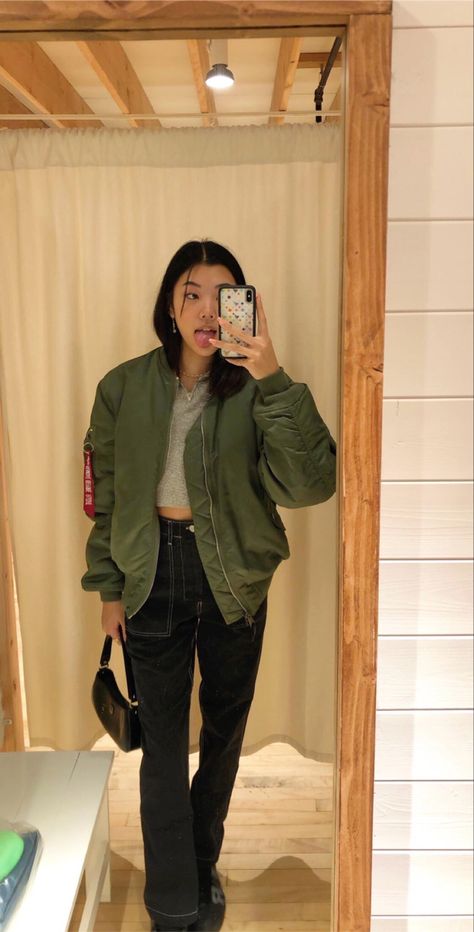 Khaki Jacket Outfit Women Street Styles, Army Jacket Outfit Aesthetic, How To Style Olive Green Jacket, Styling Olive Green Jacket, Green Windbreaker Outfit, Green Jacket Outfit Fall, Bomberjack Outfit Korean, Dark Green Jacket Outfit, Green Jacket Outfit Aesthetic