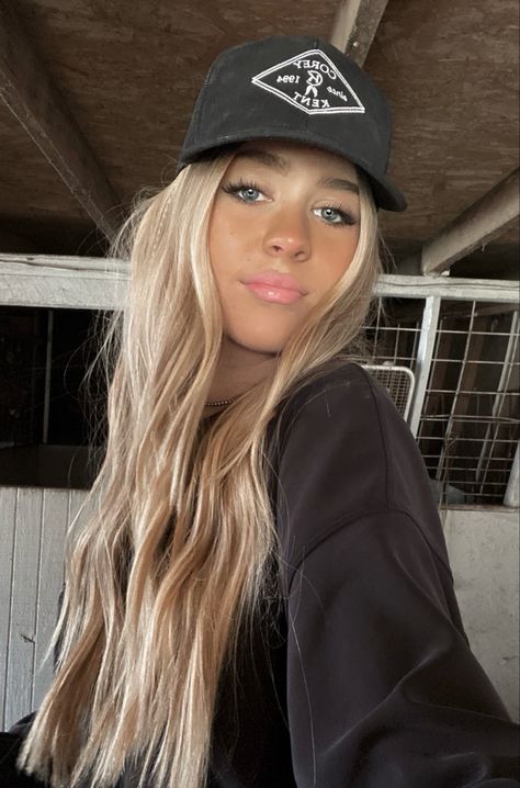 Country Blonde Girl, Long Hairstyles Blonde, Cowgirl Selfie, Country Girl Hair, Bob Hair Color Ideas, Western Makeup, Country Hairstyles, Cowgirl Hair, Intricate Braids