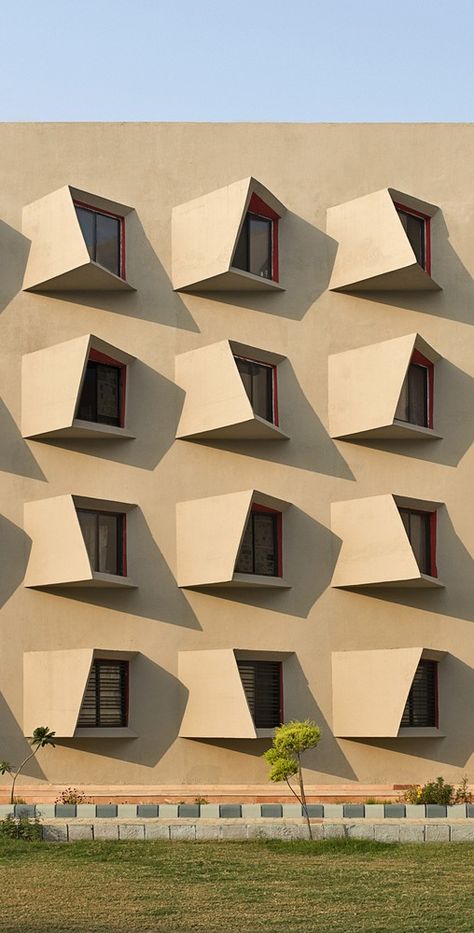 Facade architecture Architecture Cool, Geometric Architecture, Apartment Architecture, Architecture Design Concept, Building Facade, Architecture Exterior, Facade Architecture, Facade Design, The Building