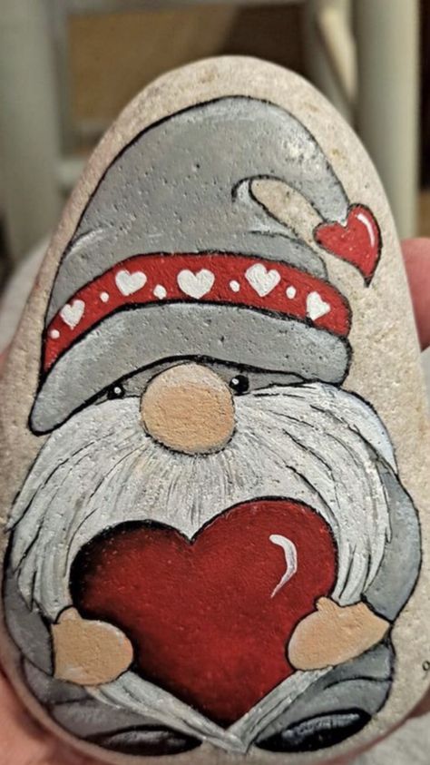 Rock Painted Knomes, Gnome Rocks Painted, Painted Rock Gnomes, Gnome Stone Painting, Gnomes Painted On Rocks, Rock Painting Gnomes, Easy Gnome Painting, Stone Painting Christmas, Gnome Rock Painting Ideas