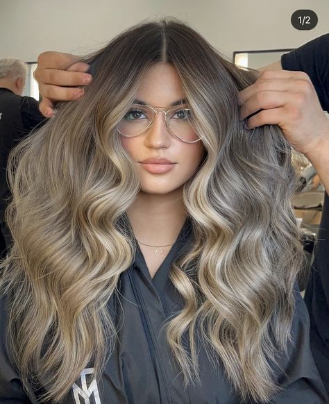 Dark Dirty Blonde Hair, Dark Dirty Blonde, Bronde Balayage Hair, Hair Color Ideas Dark, Dark Blonde Hair Color Ideas, Blonde Asian Hair, Ash Blonde Hair Balayage, Beige Blonde Balayage, Light Brunette Hair