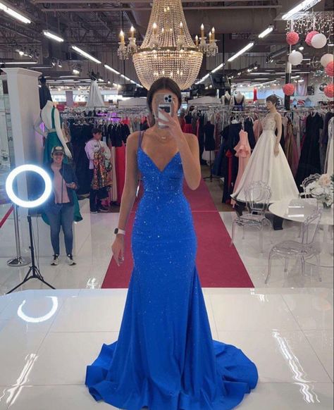 Pretty Prom Dresses Mermaid, Vibrant Blue Prom Dress, Prom Dresses Aqua, Pagent Dress Ideas, Brunette Prom Dress, Blue Prom Dresses 2024, Bright Blue Prom Dresses, Blue Hoco Dress Long, Prom Dresses Senior Year