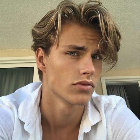 Sandy Hair Color, Sandy Brown Hair, 90s Hairstyles Men, Sandy Hair, Men Blonde Hair, Blonde Hair Boy, Brown Hair Men, Short Brown Hair, Sandy Blonde