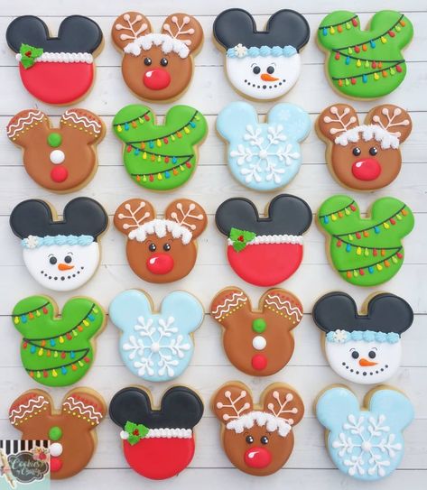 Christmas Sugar Cookies Decorated, Mickey Mouse Cookies, Disney Cookies, Christmas Mickey, Sugar Cookie Designs, Mouse Christmas, Cookie Party, Xmas Cookies, Fancy Cookies