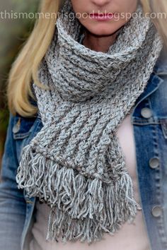 Warm & Cozy Loom Knit Scarf... If you've read my earlier posts, you know I'm on a mission to make all of my relatives & close frien... Honeycomb Scarf, Loom Knitting Scarf, Tricotin Long, Circle Loom, Loom Hats, Loom Knitting Tutorial, Loom Scarf, Loom Knitting Stitches, Loom Crochet