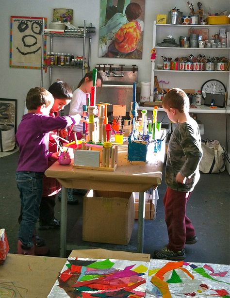 Reggio Atelier Spaces, Reggio Atelier, Indoor Playspace, Art Studio Ideas, Cottage School, Atelier Garage, Meri Cherry, Beehive Art, Kindergarten Drawing