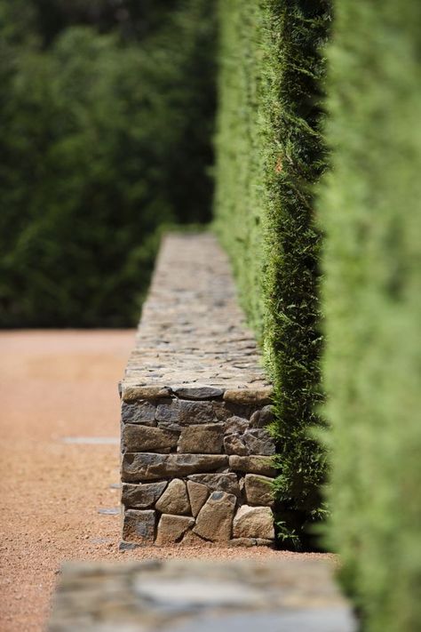 Tall Retaining Wall Landscape, Dry Stone Retaining Wall, Low Stone Wall Garden, Stone Wall Outdoor Fence, Stone Retaining Wall Ideas, Garden Retaining Wall Ideas, Stone Wall Garden, Low Stone Wall, Peter Fudge