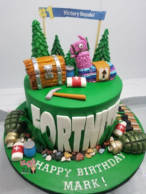 Fortnight Cake Ideas, Fort Nite Cake Ideas, Cake Fortnite, Fort Nite Birthday Cake, Gaming Cake Ideas, Fortnight Cake, Fortnite Birthday Cake, Fortnite Cake, Kids Birthday Cupcakes