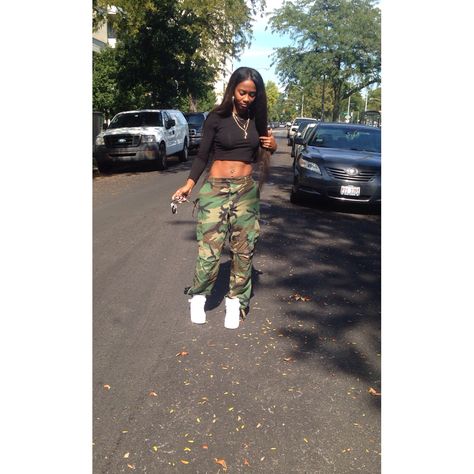 @cocainetee in her army pants and high top Air Force 1's !! Air Force 1 Leggings Outfit, Air Force 1 Leggings, Af1 Mid Outfit, Air Force 1 High Tops Outfit, Air Force Outfit, Camp Pants, Air Force 1 High Tops, High Tops Outfit, Af1 Mid