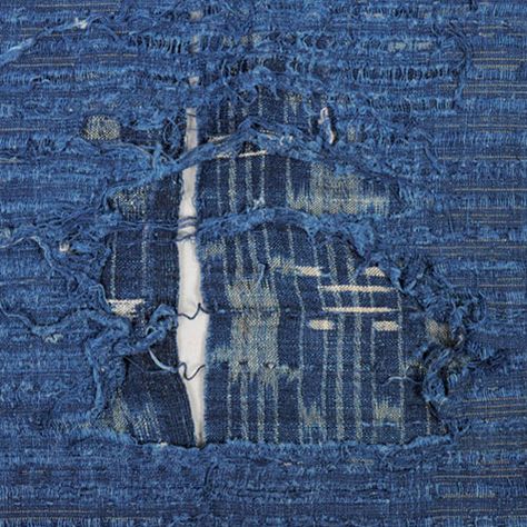 Storia del Boro Sashiko, tecnica di ricamo giapponese - Sashiko Sashiko Quilting, Boro Sashiko, Textile Projects, Patchwork Jeans, Bora Bora, Japanese Design, Shibori, City Photo, Quilting