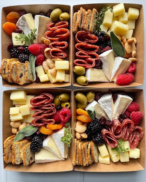 Charcuterie Packed Lunch, Bento Box Charcuterie, Chacutery Box Ideas, Charcuterie Togo Boxes, Charcuterie Small Box Ideas, Charcuterie Boards To Go, Wedding Charcuterie Boxes, Small Individual Charcuterie Box Ideas, Boxed Charcuterie Board