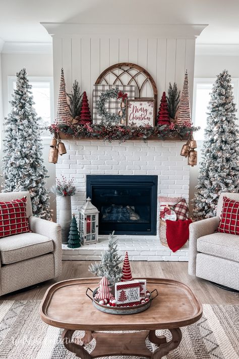 Cozy Christmas Decor, Christmas Fireplace Decor, Heart Christmas, Christmas Decor Inspiration, Christmas Mantel Decorations, Christmas Decorations Living Room, Christmas Themes Decorations, Christmas Mantle, Christmas Living Rooms