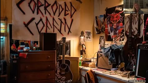 Eddie Munson Bedroom, Dani California, Stranger Things Tv, Stranger Things Characters, Eddie Munson, Stranger Things Aesthetic, Room Goals, Dream Room Inspiration, Bedroom Aesthetic