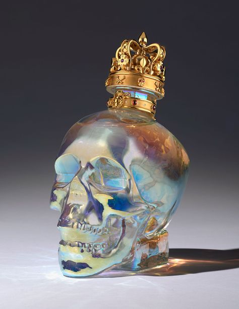 Looking for the ultimate piece of beverage based art? Look no further than the one-of-a-kind Crystal Head Vodka Aurora Magnum Cool Alcohol Bottles, Crystal Head Vodka, Crystal Wedding Dress, Alcohol Aesthetic, Alcohol Bottles, Potion Bottle, Liquor Bottles, Skull Art, Bottle Design