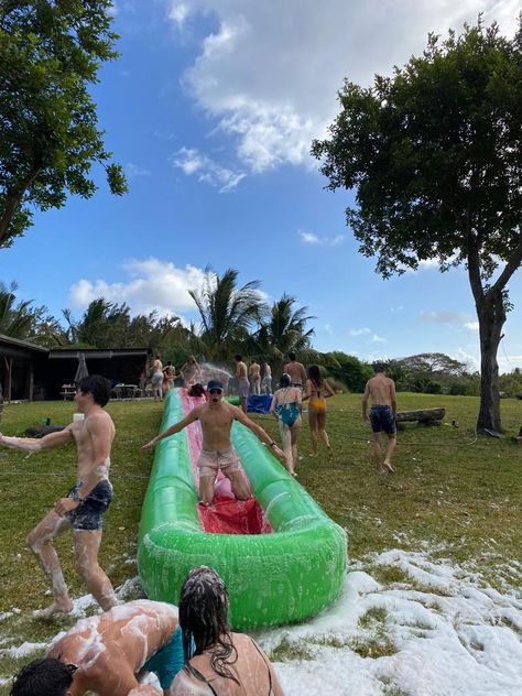 Sweet 16 Water Slide Party, Hangout Party Ideas, Summer 18th Birthday Party Ideas, Summer Birthday Ideas For Teens, Summer Sweet 16 Party Ideas, Summer Sweet 16, Birthday Party Ideas Summer, Summer Birthday Ideas, Pool Party Activities