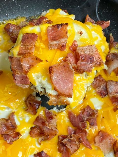 Piece of Low-carb breakfast skillet of cauliflower rice, eggs, bacon and cheese is a one-skillet meal Cowboy Breakfast Skillet, Cowboy Breakfast, Farmhouse Cooking, Eggs And Potatoes, Breakfast Skillet Recipes, Rice In The Microwave, Recipe With Bacon, Heathy Snack, Frozen Cauliflower