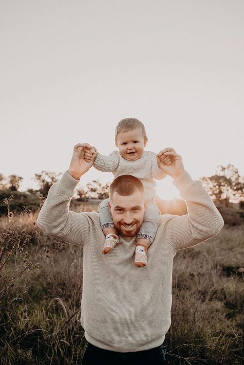 Fall Baby Pictures Ideas, Family Sweatsuit Photoshoot, Fall Family Photos Casual Outfits, Fall Family Photos 6 Month Old, Family 3 Photography, Cute Family Pictures With Baby, Family Photoshoot 1 Child, Fall Photos With Toddler, Couple With Toddler Photography