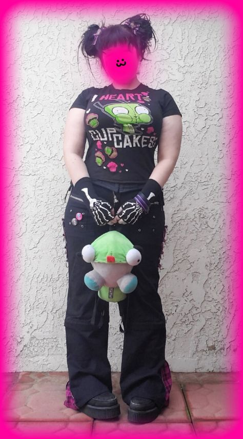 Chubby Scene Outfits, Scene Outfits 2000s, Scenecore Outfit, Rockstar Aesthetic Outfits, Scene Queen, Geeky Clothes, Outfits 2000s, Scene Queens, Scene Outfits