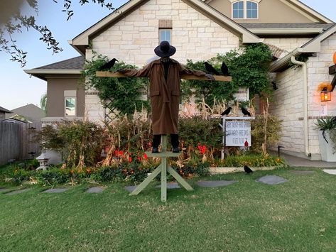 Jeepers Creepers Halloween Decorations Keepers Creepers Halloween Decor, Jeepers Creepers Decorations, Diy Jeepers Creepers Scarecrow, Jeepers Creepers Halloween Decorations, Halloween Juice, Halloween Lawn, Halloween Diy Outdoor, Jeepers Creepers, Halloween Outside