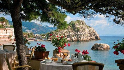 Having breakfast in Parga (Epirus) with stunning view !! Taormina Sicily, Aeolian Islands, Voyage Europe, Sicily Italy, Southern Italy, Italy Vacation, Good Afternoon, Positano, Beautiful Islands