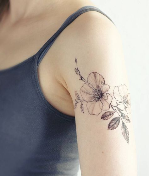 Delicate wild rose tattoo by Tattooist_Flower - Verena Erin | My Green Closet (@verenaerin)   #flowertattoo #RoseTattooIdeas Wildrose Tattoo, Tattoo Fire, Wild Rose Tattoo, Fear Tattoo, Rose Flower Tattoos, Tattoo Vintage, Rose Shoulder Tattoo, Army Tattoos, Sign Tattoo