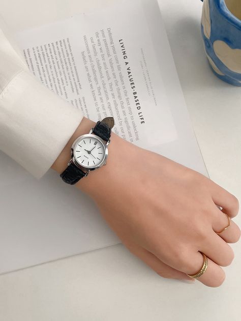 Minimalist Round Pointer Quartz Watch Womens Watches Minimalist, Romanticing Life, Male Wardrobe, Watches Women Simple, Hijab Drawing, Fast Shop, Round Watch, Dream Watches, Girls Watches