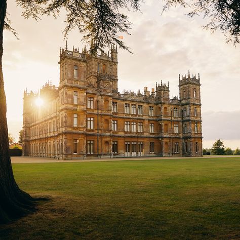 Downton Abbey Castle, The Real Downton Abbey, Downton Abbey Movie, Hugh Bonneville, Highclere Castle, Downton Abby, Lady Mary, Stately Home, Downton Abbey