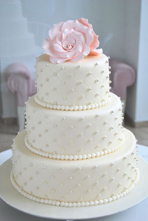 Vintage Pasta, Wedding Cakes Elegant, Elegant Birthday Cakes, Couture Cakes, Simple Elegant Wedding, Wedding Cakes Blue, Wedding Cakes With Cupcakes, Simple Wedding Cake, Unique Wedding Cakes