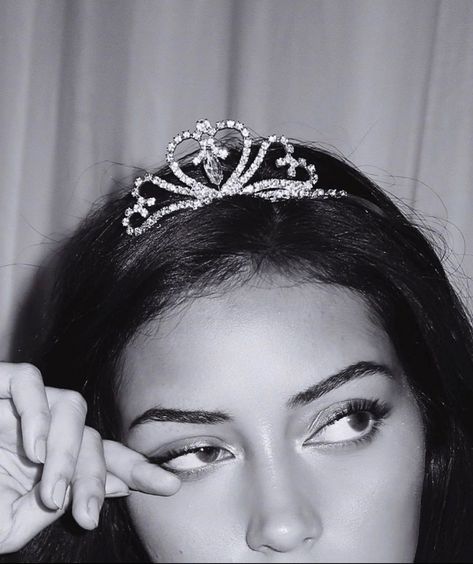 Teen Idle, Black And White Photo Wall, Black And White Picture Wall, Photographie Portrait Inspiration, Cindy Kimberly, Photo Wall Collage, Black And White Aesthetic, Picture Collage, Black N White